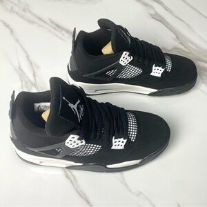 Men's Mid-Top Black/ White Shoes
Sneakers -Jordan 4 Retro White
Thunder